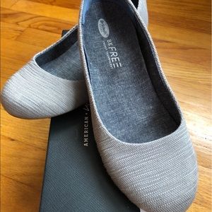 Ladies flats